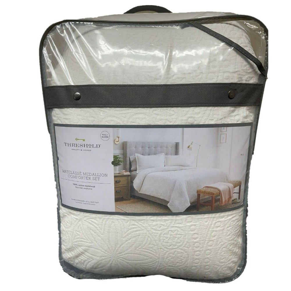 NEW Matelasse Medallion F/Q Comforter Set - Picture 5 of 8